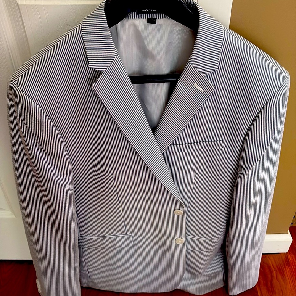 Stylish Men’s Express sport coat- like new- size extra slim 44 regular